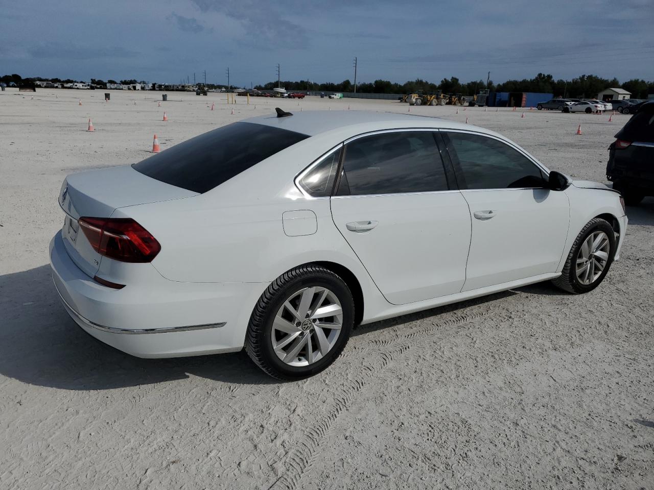 Image 3 of 2018 VOLKSWAGEN PASSAT SE 2018 with VIN 1VWBA7A31JC013084