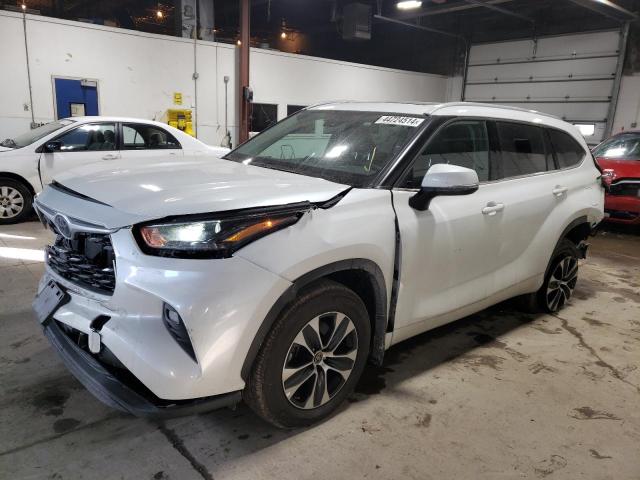 Image 1 of 2022 TOYOTA HIGHLANDER XLE 2022 with VIN 5TDGZRBHXNS242651