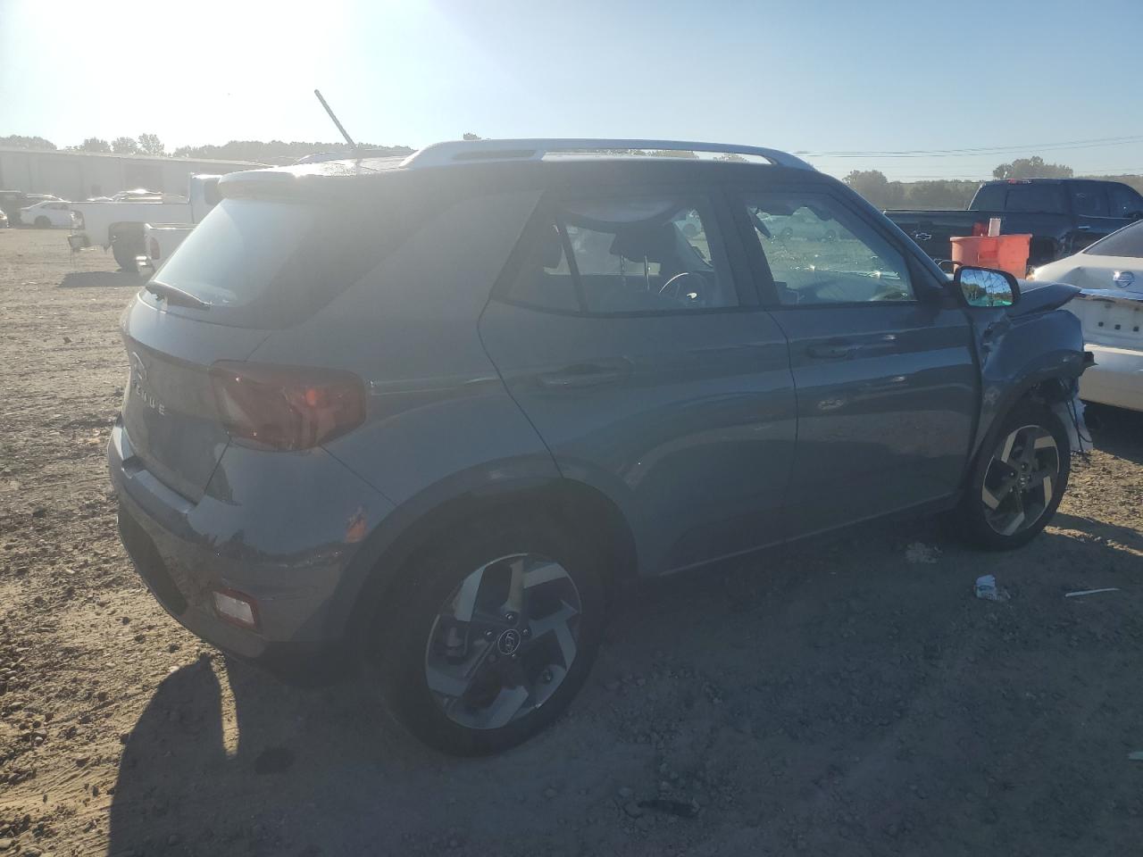 Изображение 3 2023 HYUNDAI VENUE SEL 2023 с VIN KMHRC8A33PU213772
