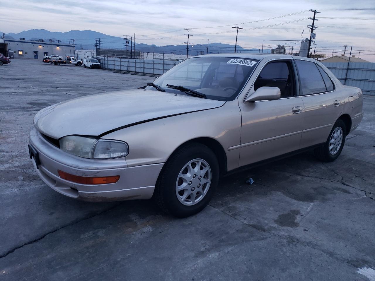Obraz 1 z 1994 TOYOTA CAMRY XLE 1994 z VIN JT2SK13E2R0222013
