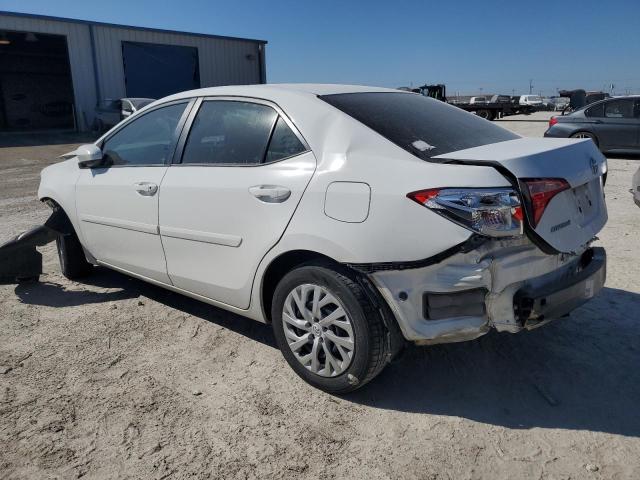 Изображение 2 2018 TOYOTA COROLLA L 2018 с VIN 5YFBURHEXJP744066