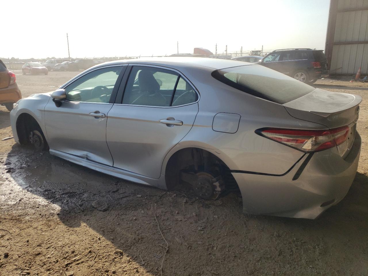 Obraz 2 z 2018 TOYOTA CAMRY L 2018 z VIN 4T1B11HK5JU139791