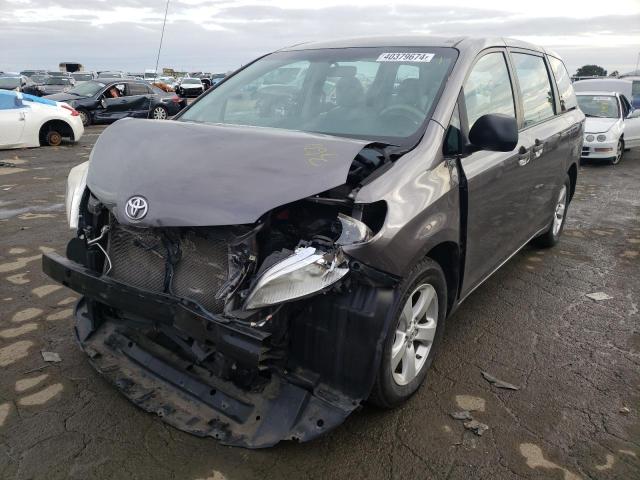 Изображение 2014 TOYOTA SIENNA  2014