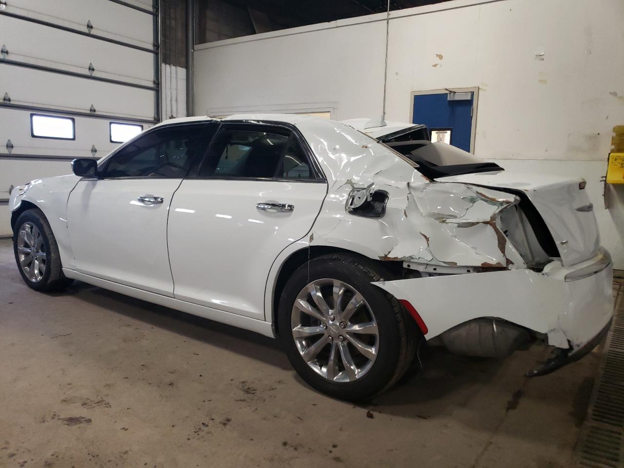 Изображение 2 2019 CHRYSLER 300 LIMITED 2019 с VIN 2C3CCAKG8KH534385