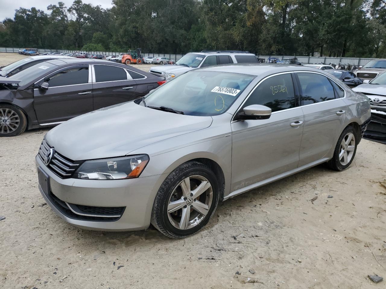 Image 1 of 2014 VOLKSWAGEN PASSAT S 2014 with VIN 1VWAS7A39EC023327
