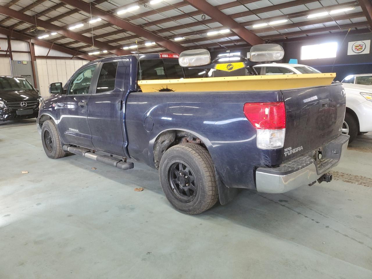 Obraz 2 z 2010 TOYOTA TUNDRA DOUBLE CAB SR5 2010 z VIN 5TFUY5F17AX138246