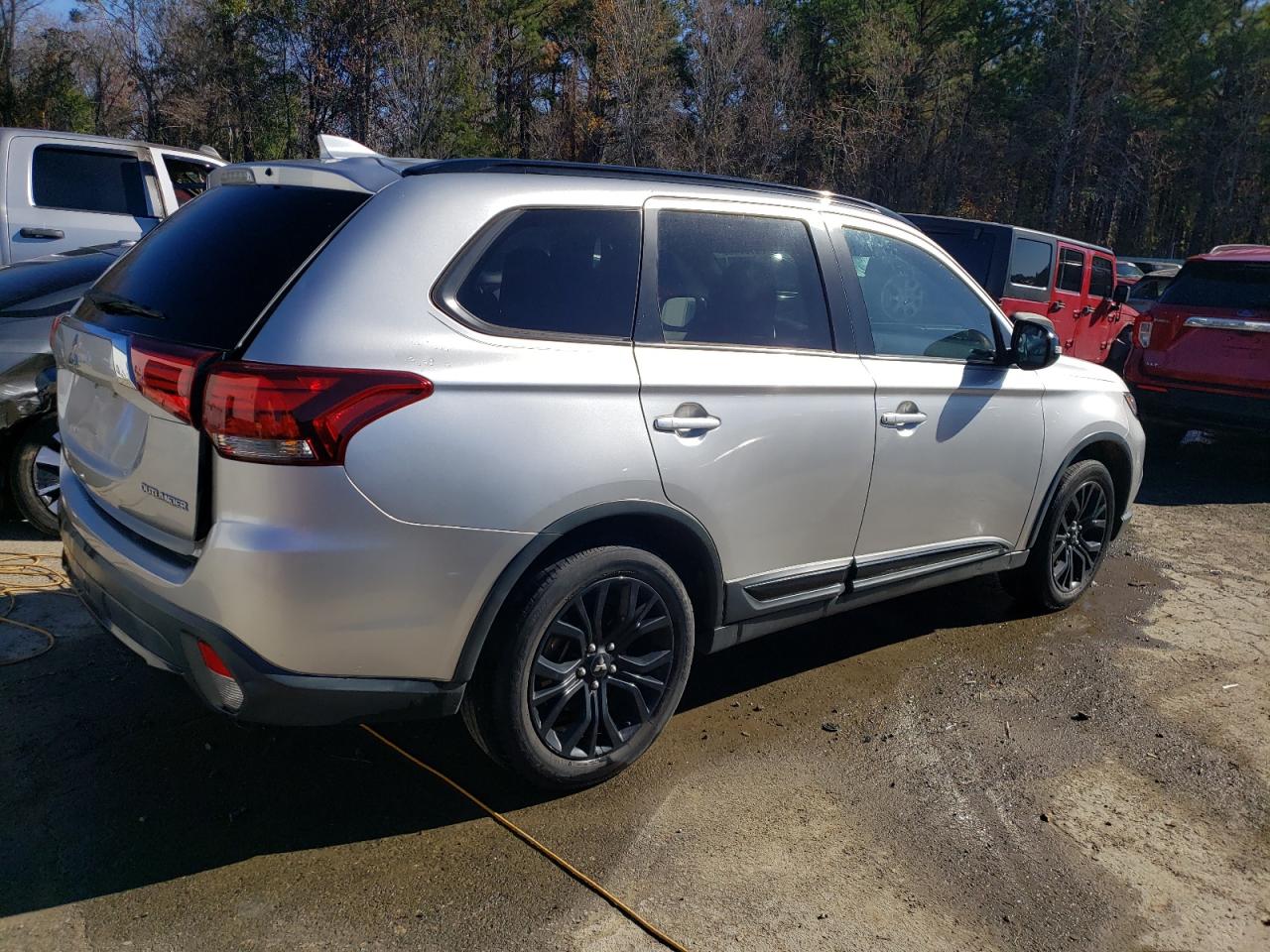 Image 3 of 2018 MITSUBISHI OUTLANDER SE 2018 with VIN JA4AD3A38JZ031149