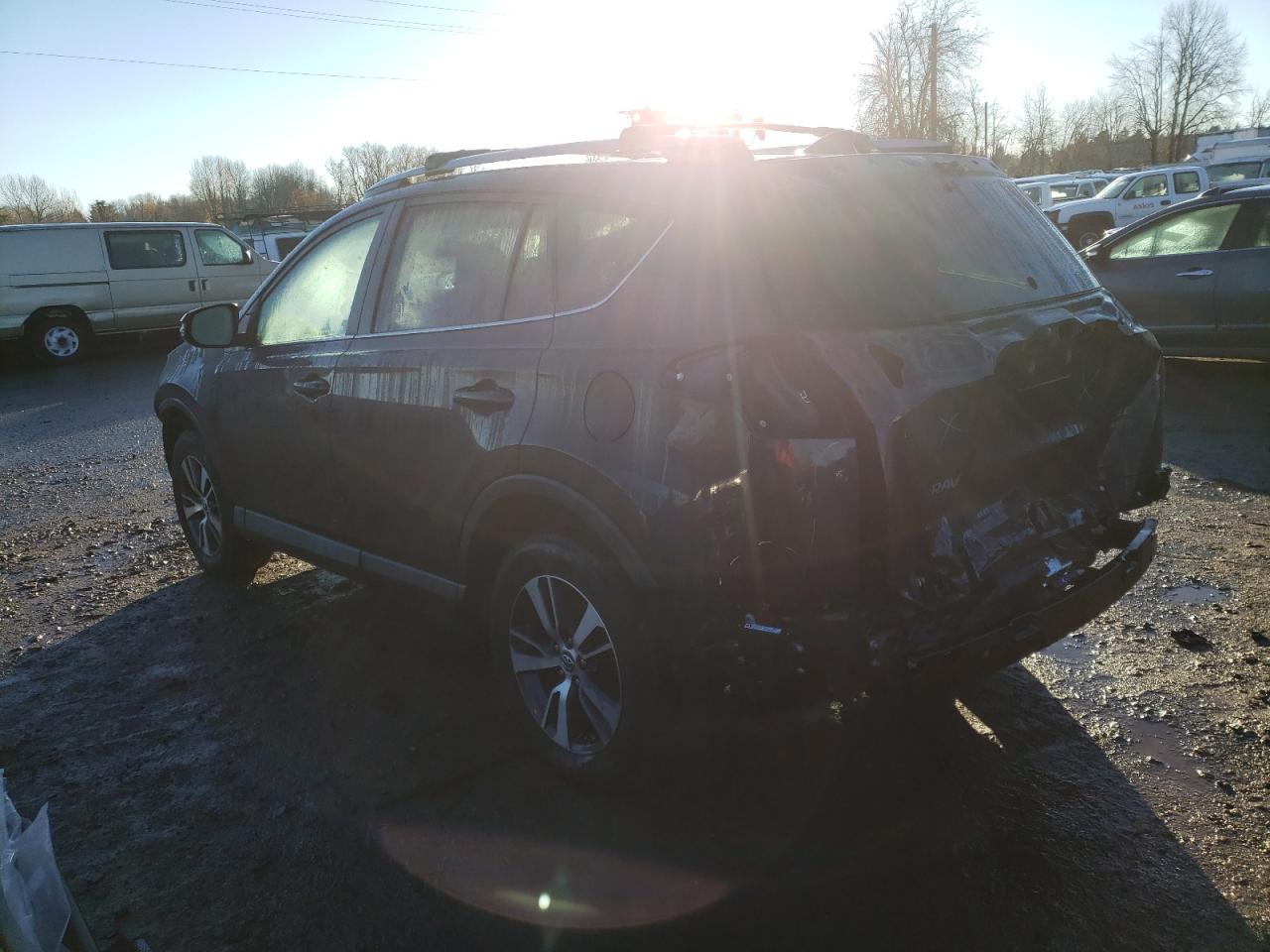 Изображение 2 2017 TOYOTA RAV4 XLE 2017 с VIN 2T3RFREV3HW672561