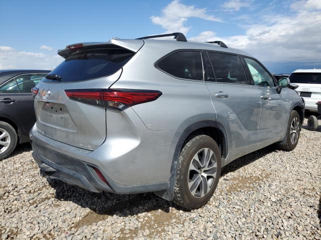 Image 3 of 2022 TOYOTA HIGHLANDER XLE 2022 with VIN 5TDHZRBH6NS195722