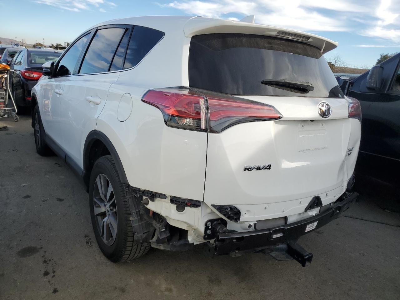 Obraz 2 z 2018 TOYOTA RAV4 ADVENTURE 2018 z VIN 2T3RFREV8JW811802