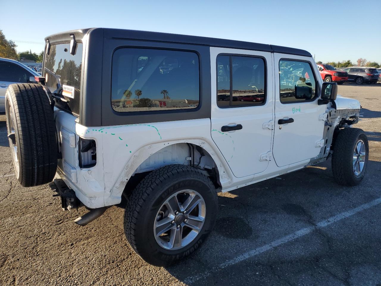 Изображение 3 2021 JEEP WRANGLER UNLIMITED SAHARA 2021 с VIN 1C4HJXEN6MW634851