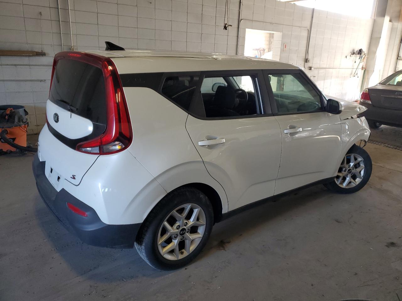 Изображение 3 2020 KIA SOUL LX 2020 с VIN KNDJ23AU1L7037863
