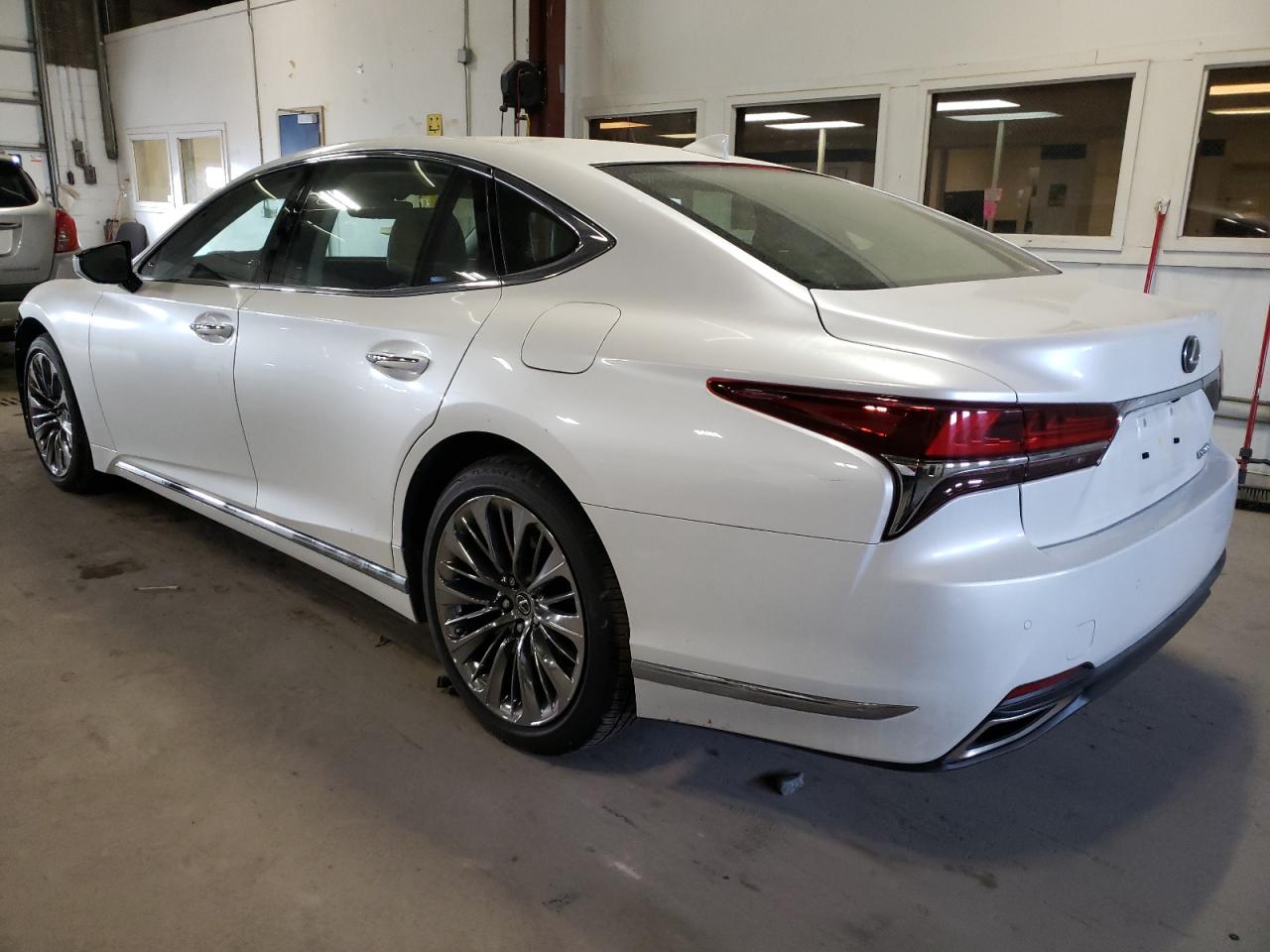 Obraz 2 z 2019 LEXUS LS 500 BASE 2019 z VIN JTHC51FF4K5005576