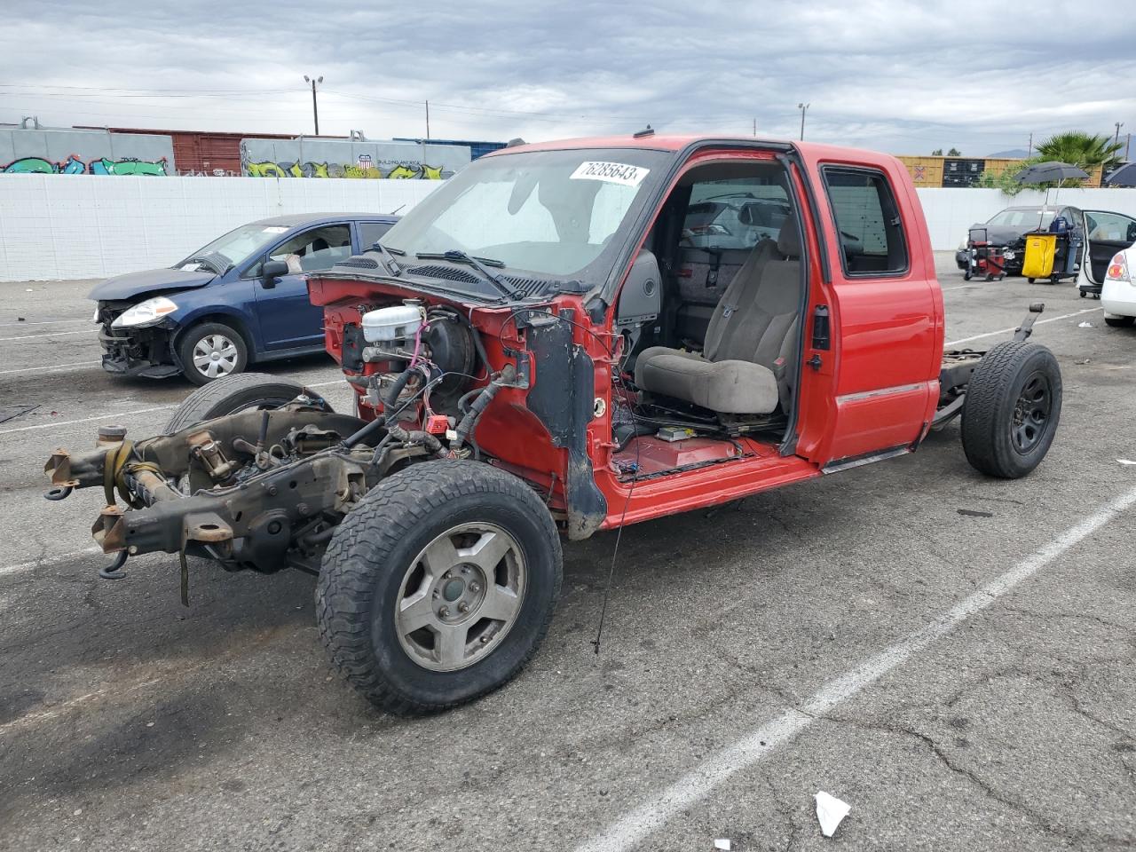 Image 1 of 2004 CHEVROLET SILVERADO K1500 2004 with VIN 2GCEK19N441120172