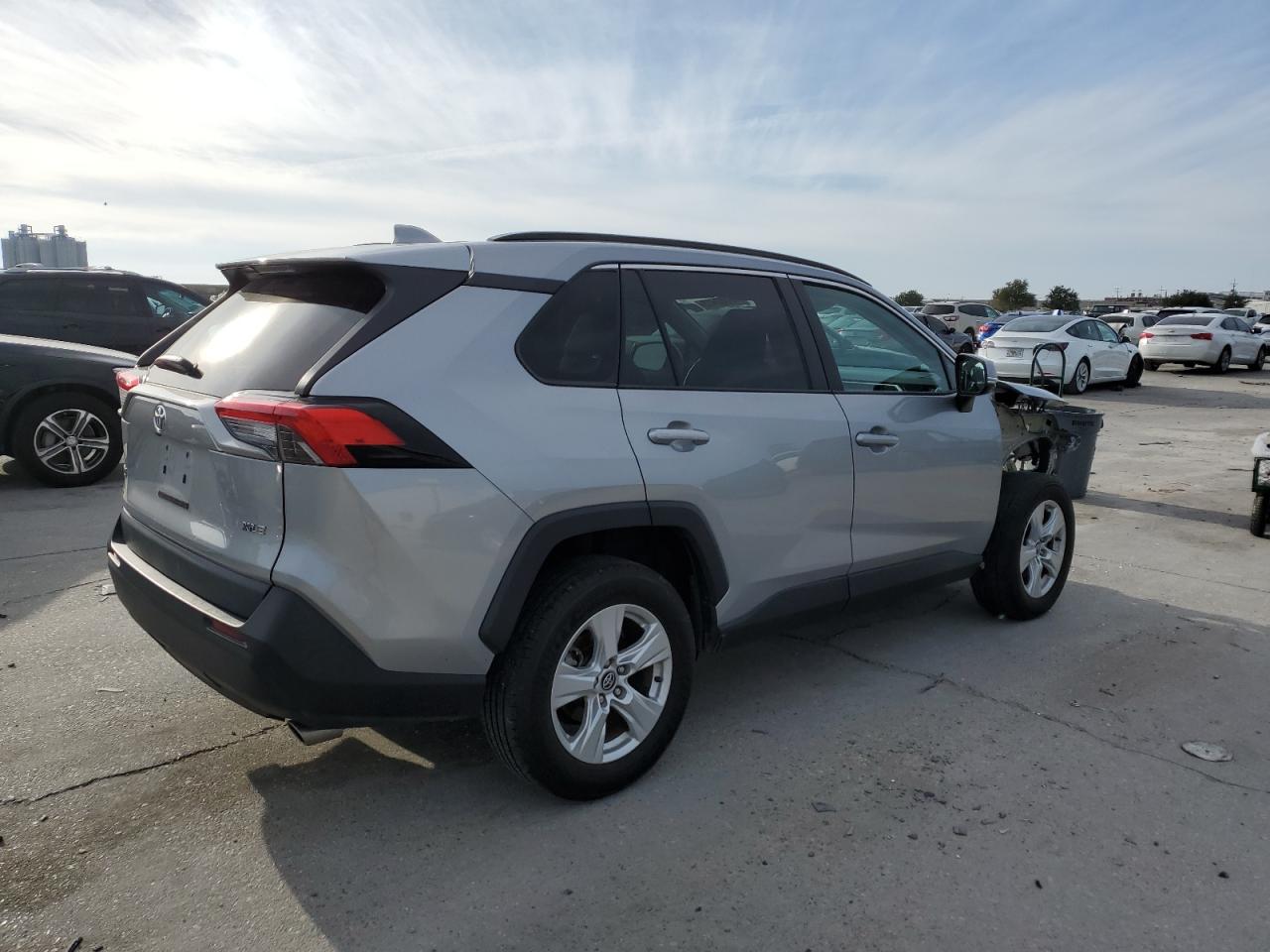 Image 3 of 2021 TOYOTA RAV4 XLE 2021 with VIN 2T3W1RFV4MW113871