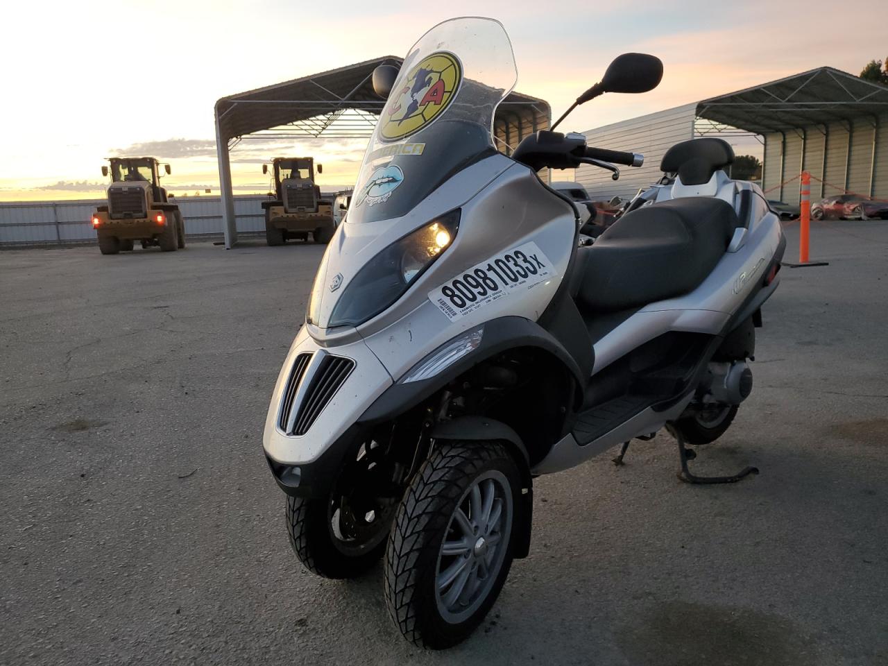 Obraz 2 z 2010 PIAGGIO MP3 250 2010 z VIN ZAPM479M8A5004403