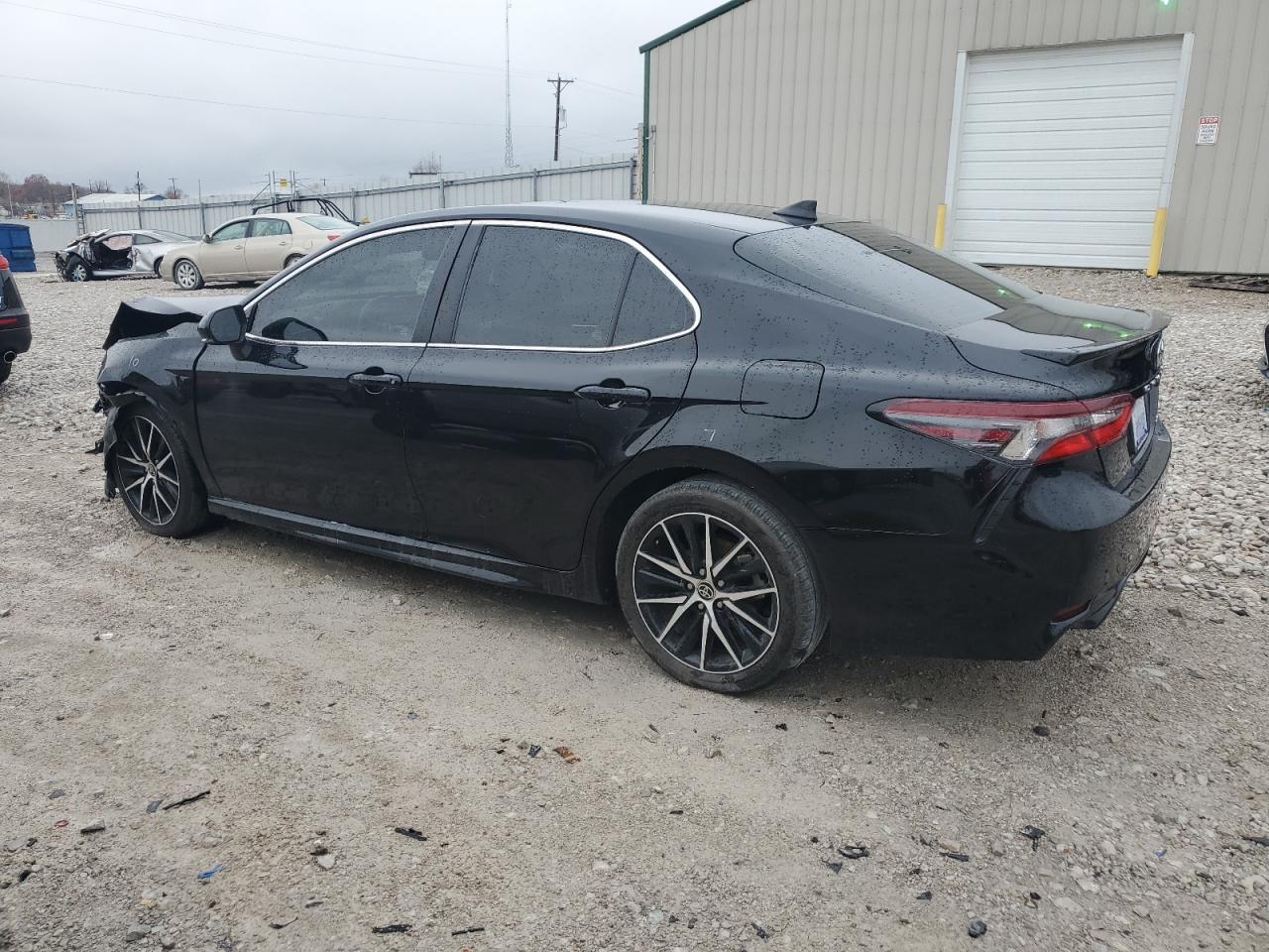 Изображение 2 2022 TOYOTA CAMRY SE 2022 с VIN 4T1G11AK4NU703498