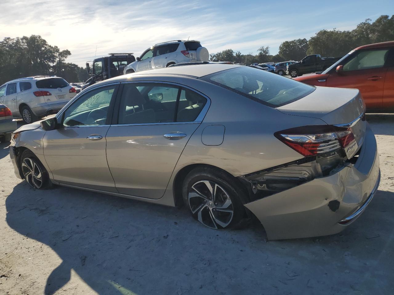 Obraz 2 z 2017 HONDA ACCORD LX 2017 z VIN 1HGCR2F33HA242398