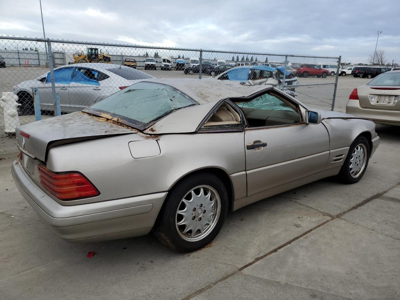 Image 3 of 1998 MERCEDES-BENZ SL 500 1998 with VIN WDBFA67F5WF160111