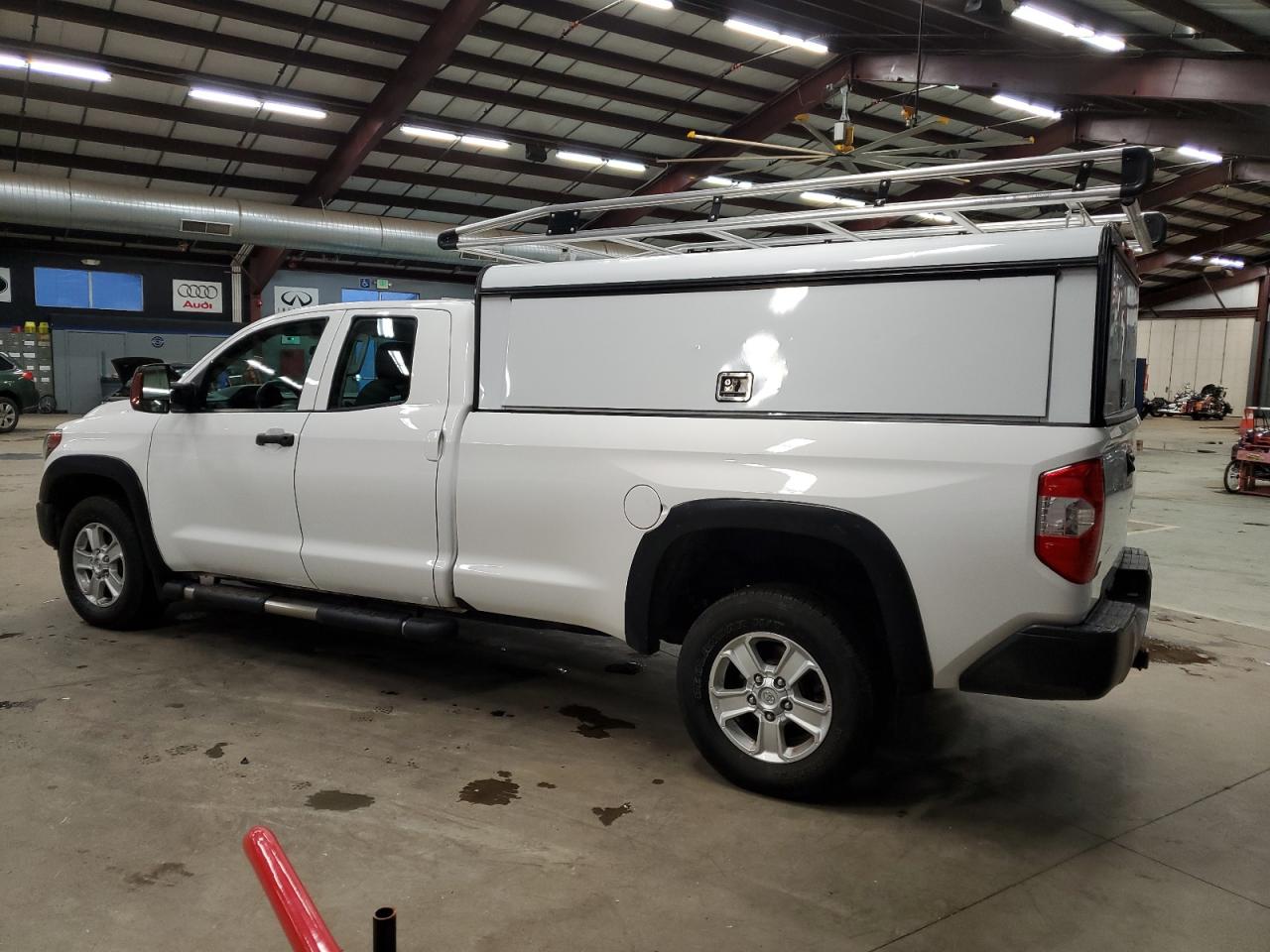 Image 2 of 2018 TOYOTA TUNDRA DOUBLE CAB SR/SR5 2018 with VIN 5TFCY5F17JX022749