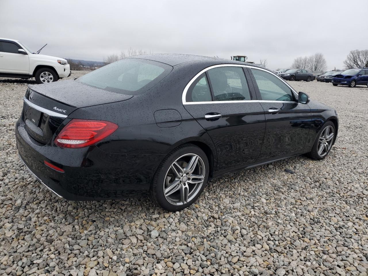 Obraz 3 z 2017 MERCEDES-BENZ E 300 4MATIC 2017 z VIN WDDZF4KB4HA065859