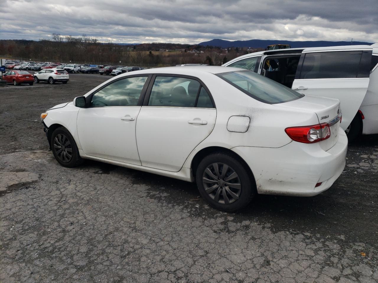 Obraz 2 z 2013 TOYOTA COROLLA BASE 2013 z VIN 2T1BU4EEXDC089662