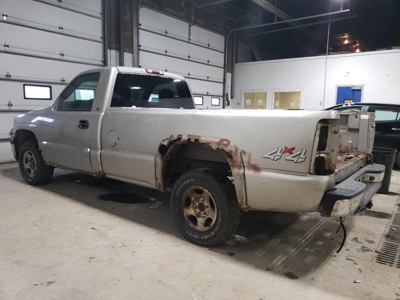 Obraz 2 z 2000 CHEVROLET SILVERADO K1500 2000 z VIN 1GCEK14V7YE235196