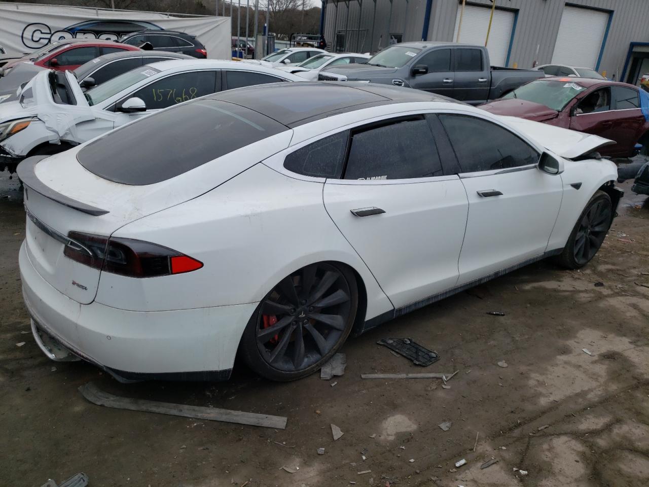 Obraz 3 z Tesla Model S 2014 z VIN 5YJSA1H15EFP31850