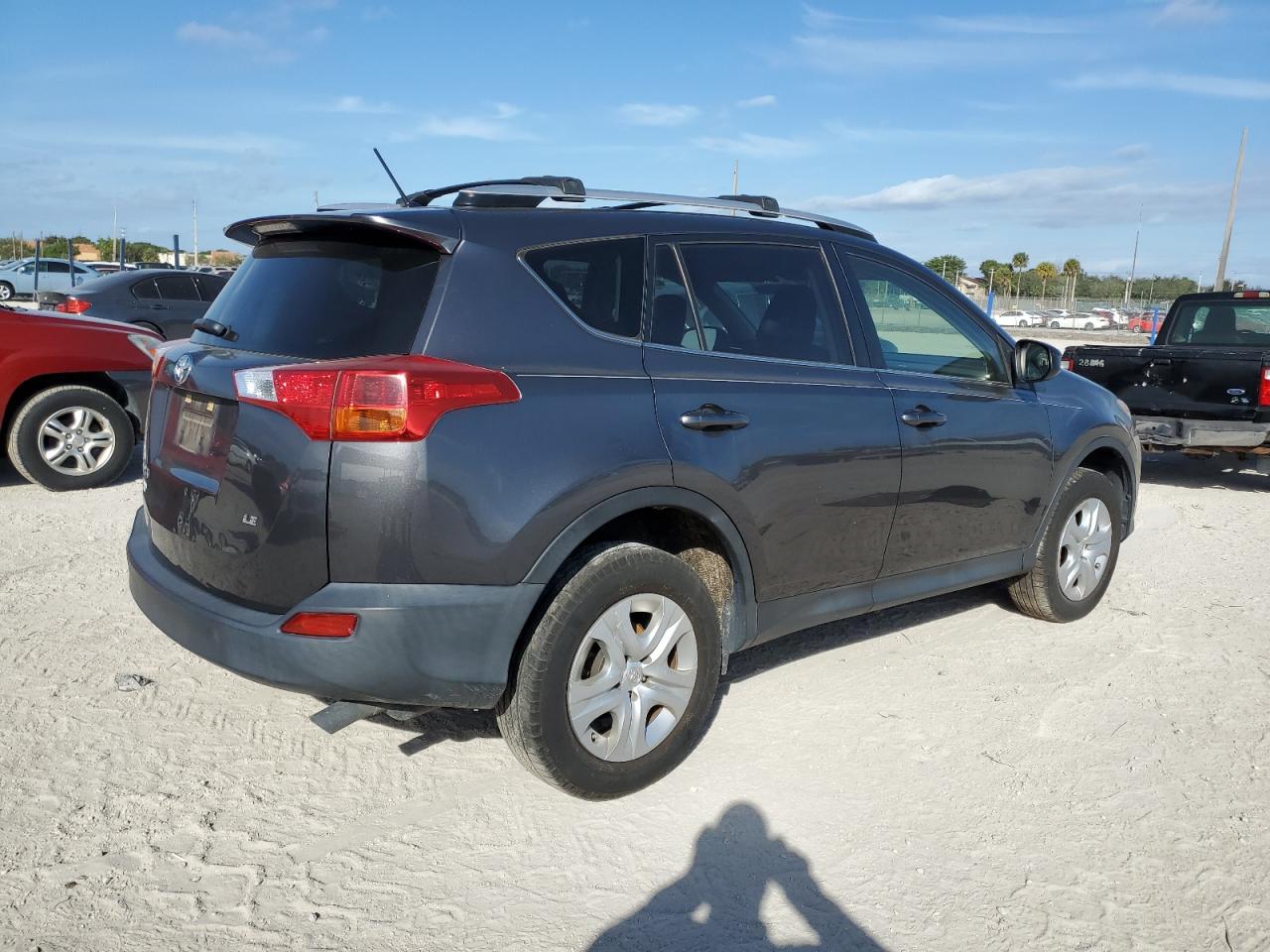 Obraz 3 z 2015 TOYOTA RAV4 LE 2015 z VIN JTMZFREV0FJ056795