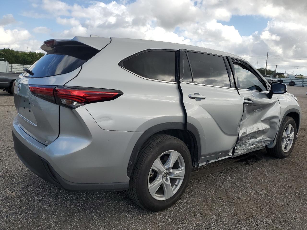 Изображение 3 2021 TOYOTA HIGHLANDER L 2021 с VIN 5TDZZRAH7MS530250