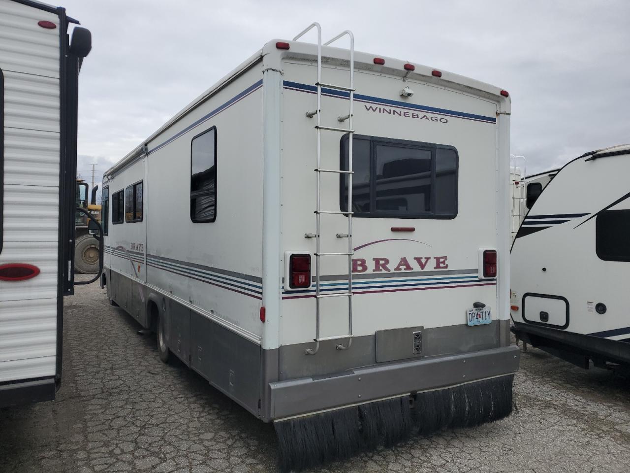 Image 3 of 2000 WORKHORSE CUSTOM CHASSIS MOTORHOME CHASSIS P3500 2000 with VIN 5B4LP37J8Y3319963