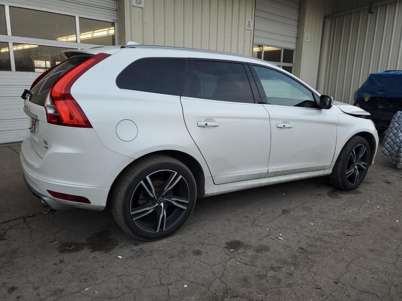 Изображение 3 2017 VOLVO XC60 T6 R-DESIGN PLATINUM 2017 с VIN YV449MRS7H2001498