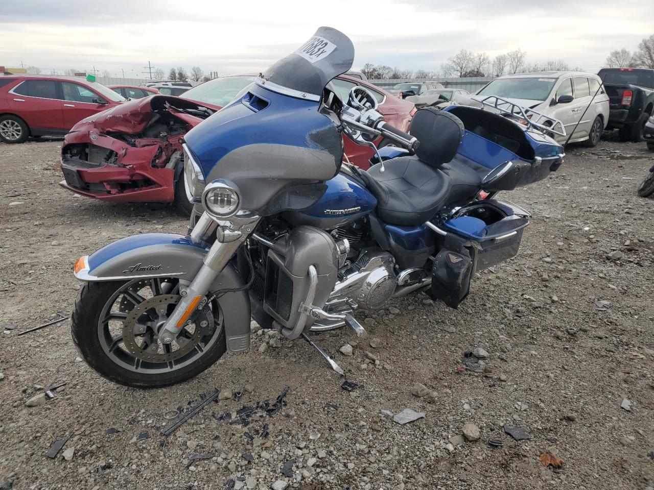Image 2 of 2017 HARLEY-DAVIDSON FLHTK ULTRA LIMITED 2017 with VIN 1HD1KED12HB622984