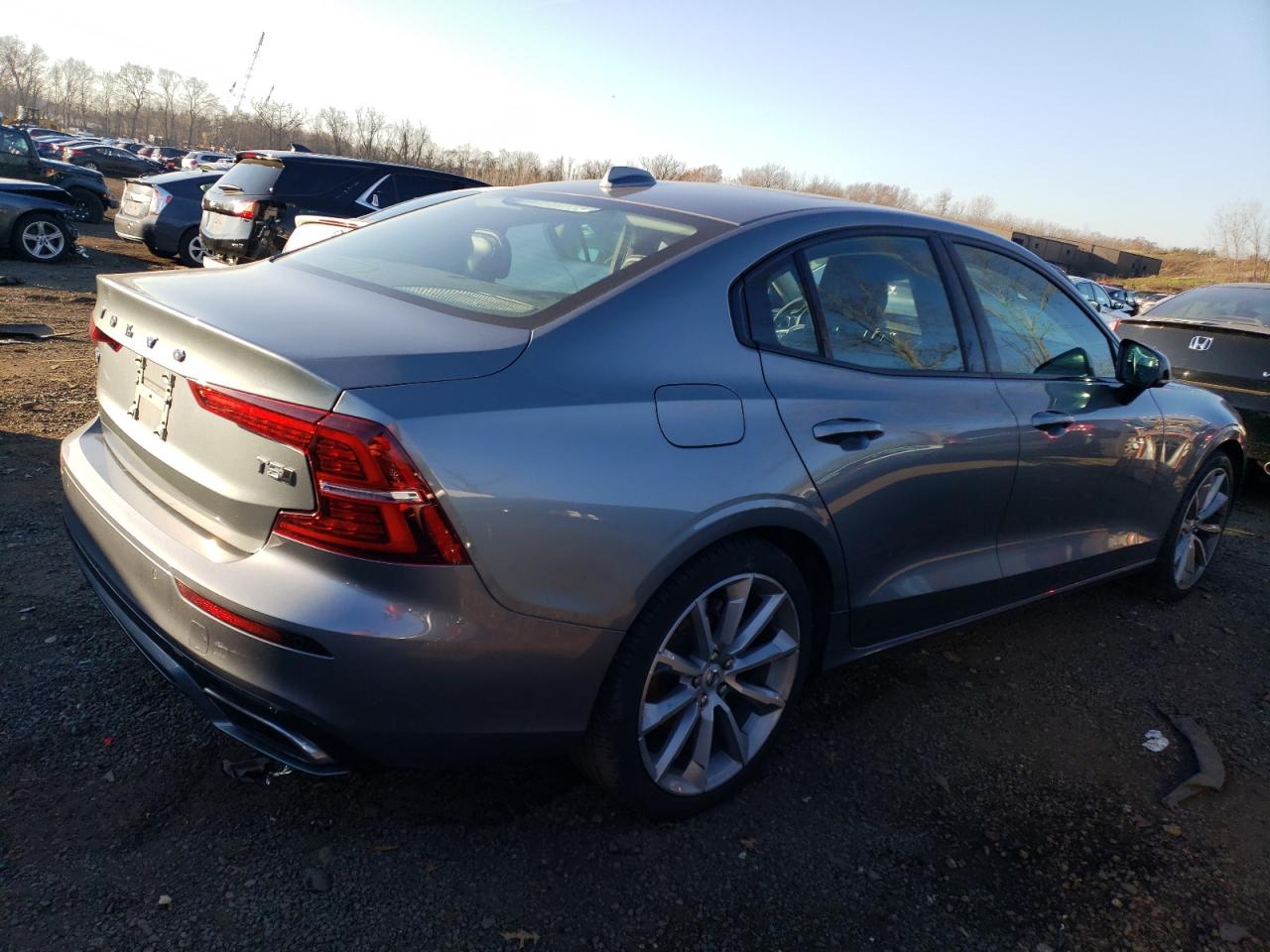 Obraz 3 z 2021 VOLVO S60 T5 MOMENTUM 2021 z VIN 7JR102TZ0MG118736