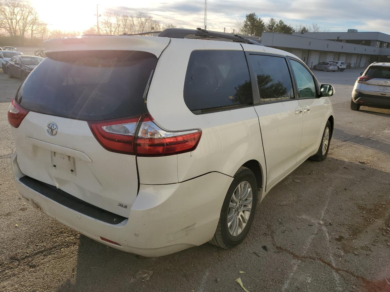 Image 3 of 2017 TOYOTA SIENNA XLE 2017 with VIN 5TDYZ3DC7HS794647