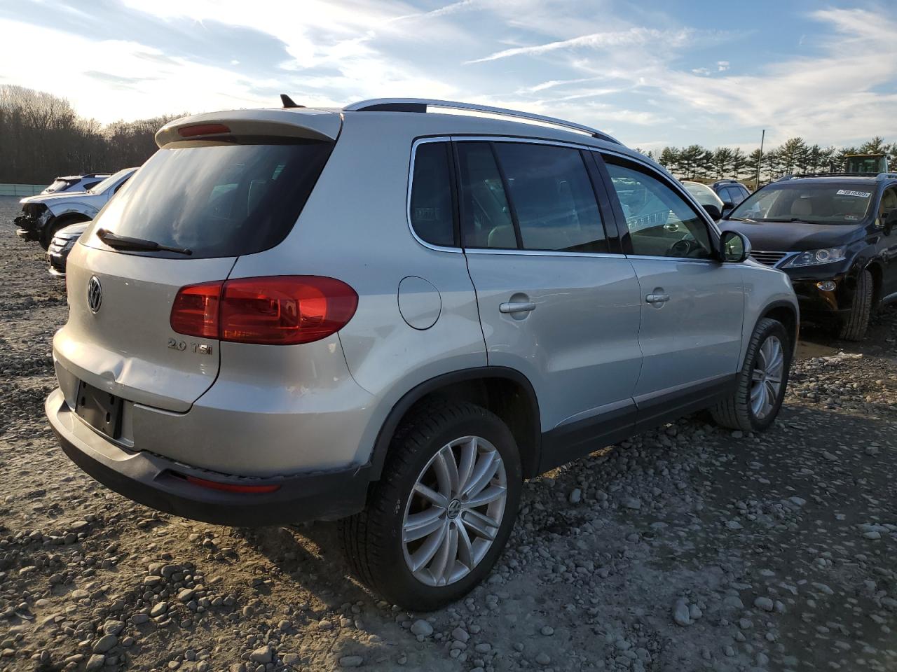 Obraz 3 z 2015 VOLKSWAGEN TIGUAN S 2015 z VIN WVGAV7AX1FW592021