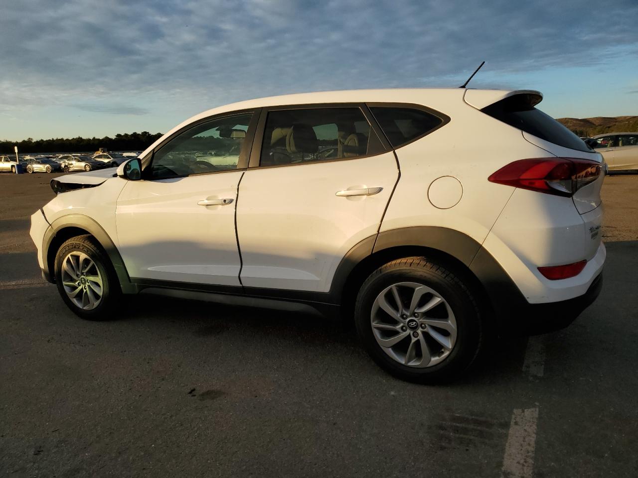 Изображение 2 2018 HYUNDAI TUCSON SE 2018 с VIN KM8J23A46JU822356