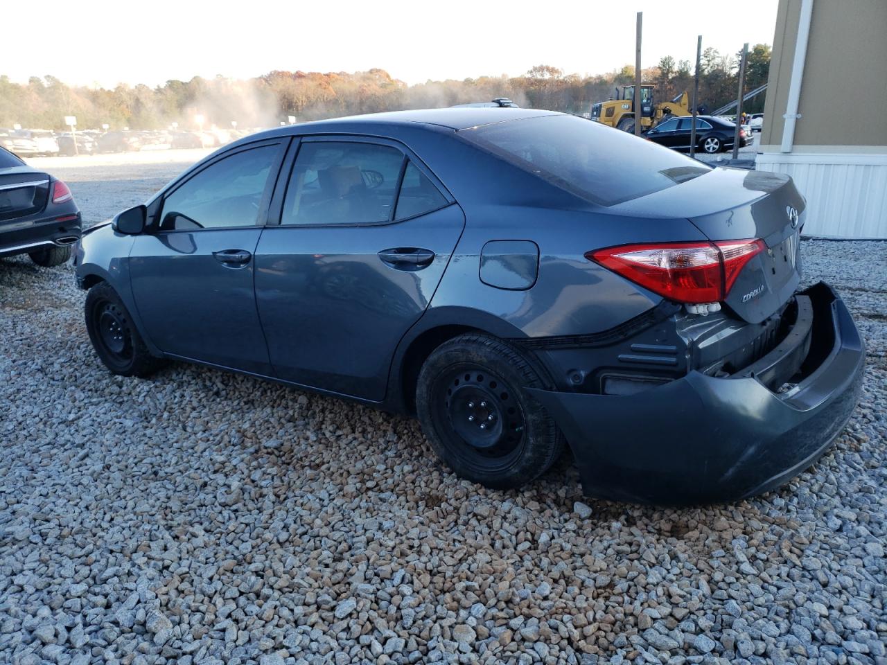 Изображение 2 2018 TOYOTA COROLLA L 2018 с VIN 5YFBURHE2JP853170
