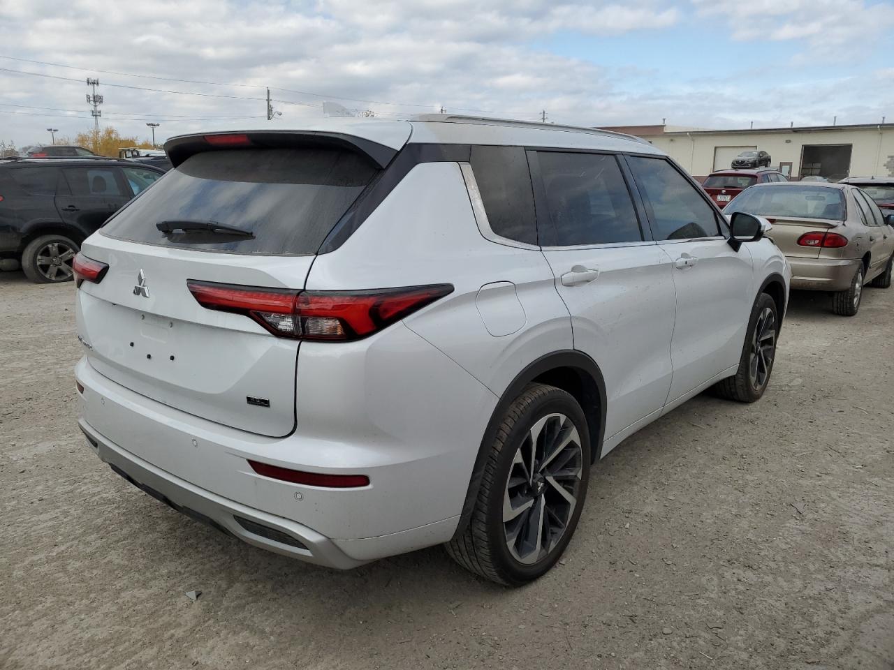 Image 3 of 2022 MITSUBISHI OUTLANDER SEL 2022 with VIN JA4J3VA85NZ059846