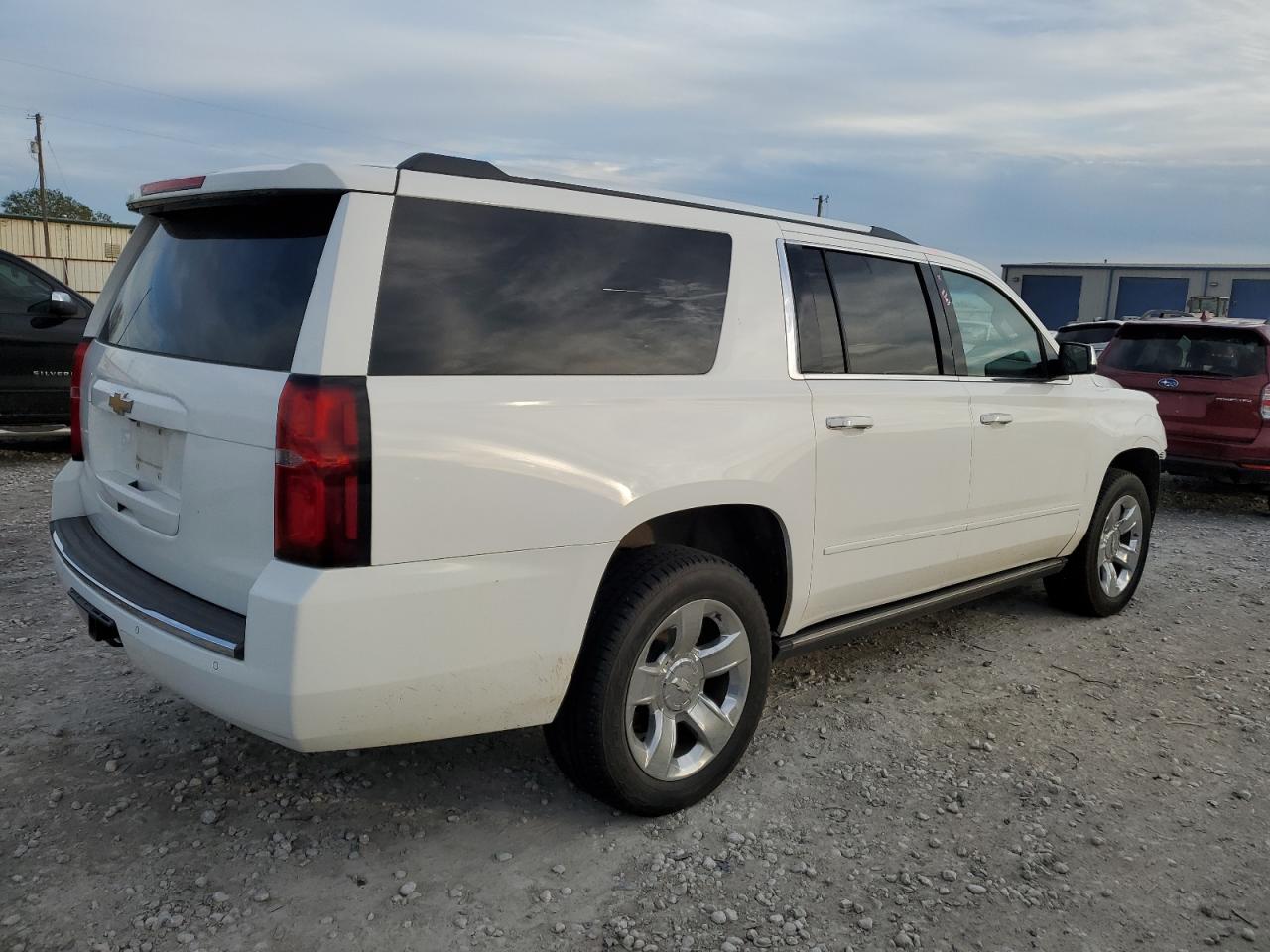 Obraz 3 z 2016 CHEVROLET SUBURBAN C1500 LTZ 2016 z VIN 1GNSCJKC1GR178316