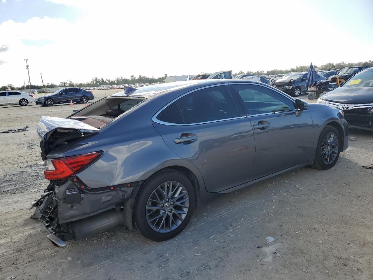Image 3 of 2018 LEXUS ES 350 2018 with VIN 58ABK1GG5JU117440
