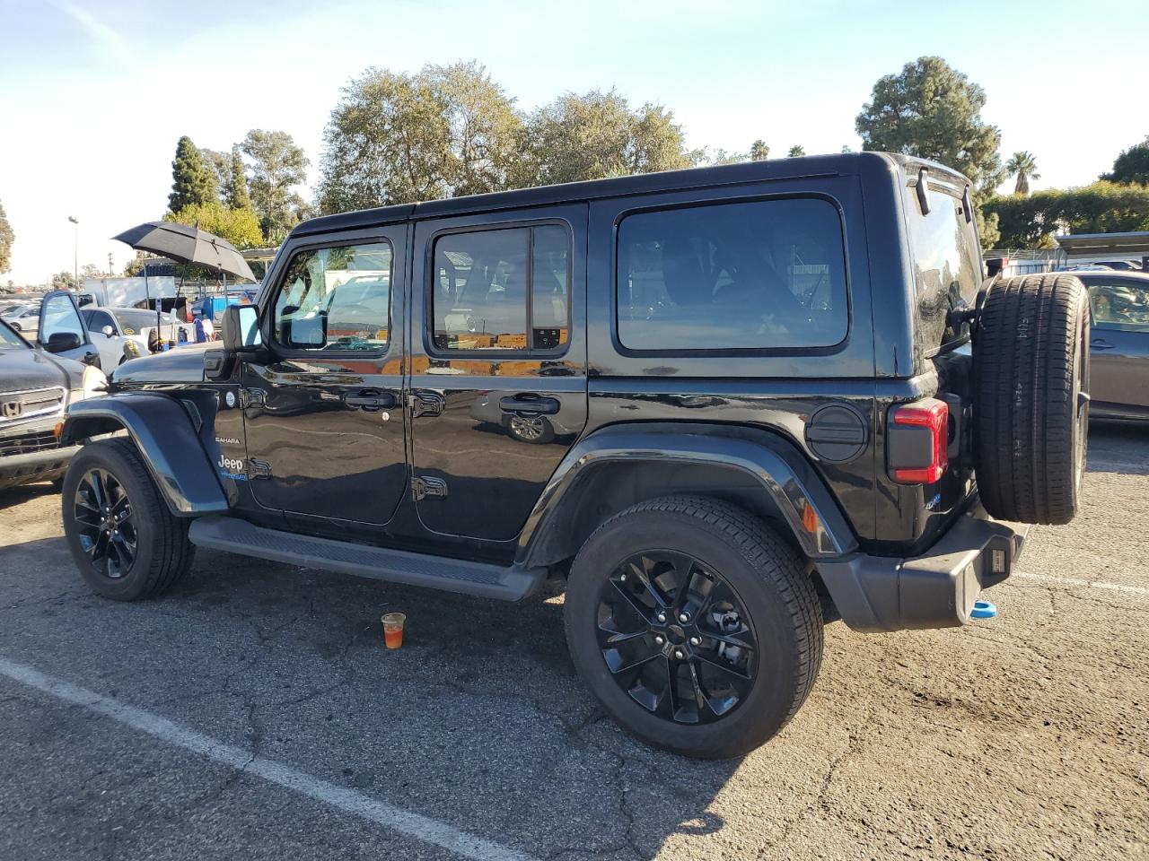 Изображение 2 2022 JEEP WRANGLER UNLIMITED SAHARA 4XE 2022 с VIN 1C4JJXP68NW229986