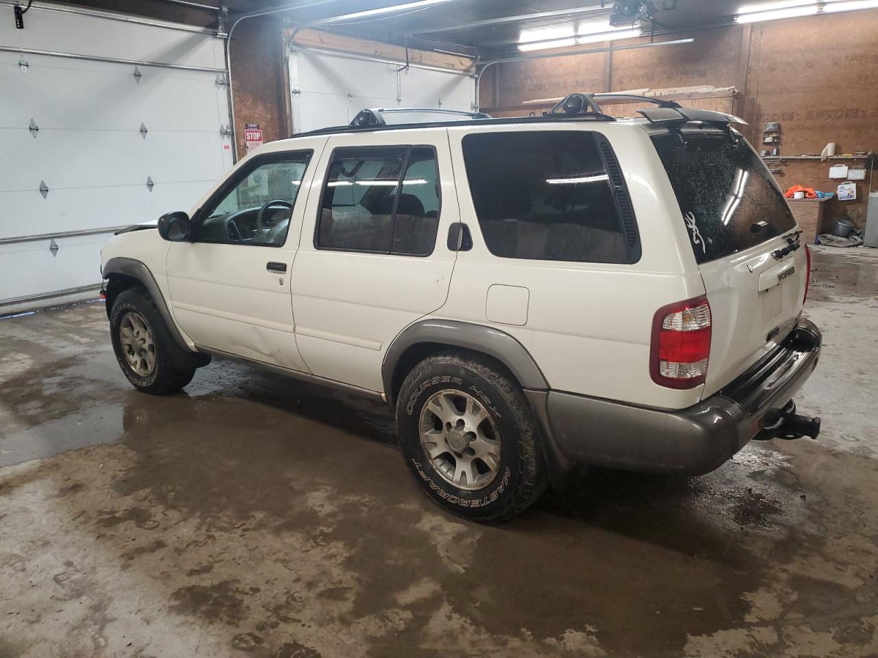 Image 2 of 2001 NISSAN PATHFINDER LE 2001 with VIN JN8DR09Y11W612100