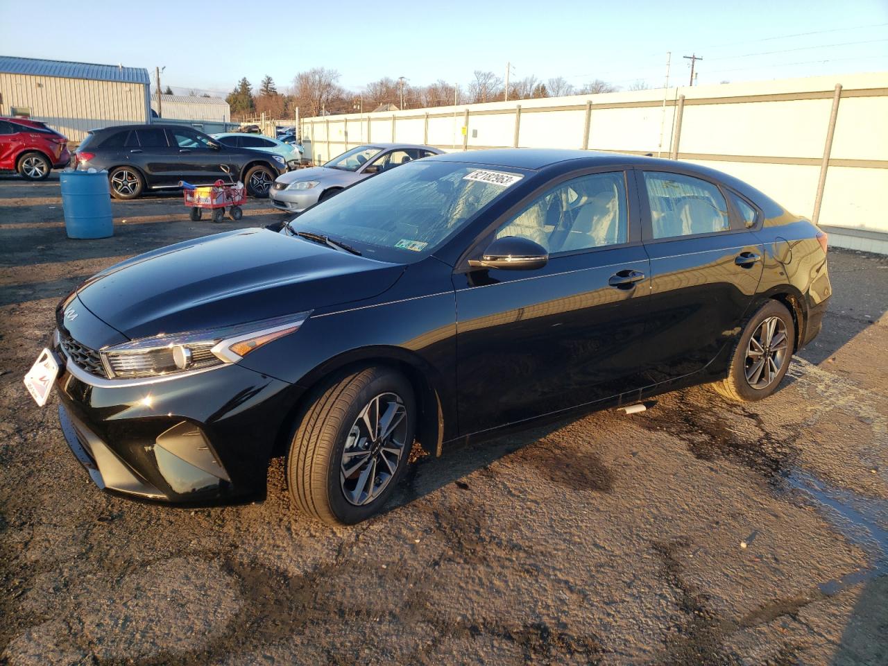 Изображение 1 2023 KIA FORTE LX 2023 с VIN 3KPF24AD4PE679544