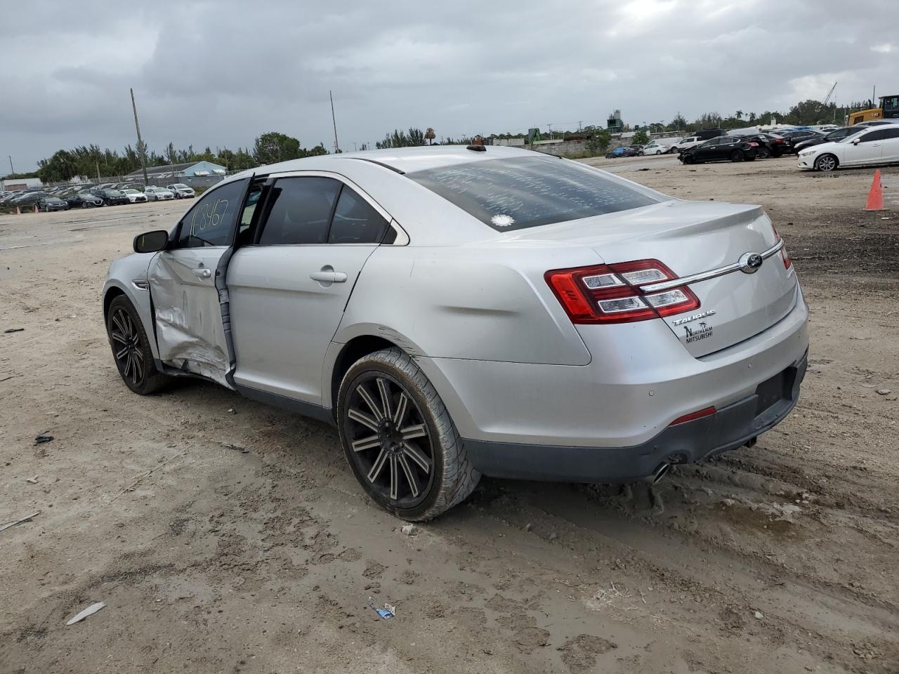 Изображение 2 2013 FORD TAURUS LIMITED 2013 с VIN 1FAHP2F86DG131640