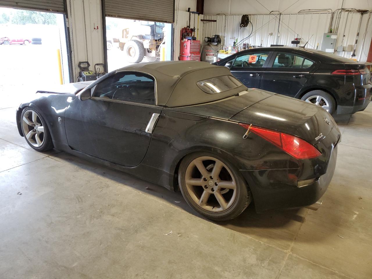 Изображение 2 2004 NISSAN 350Z ROADSTER 2004 с VIN JN1AZ36A64M250128