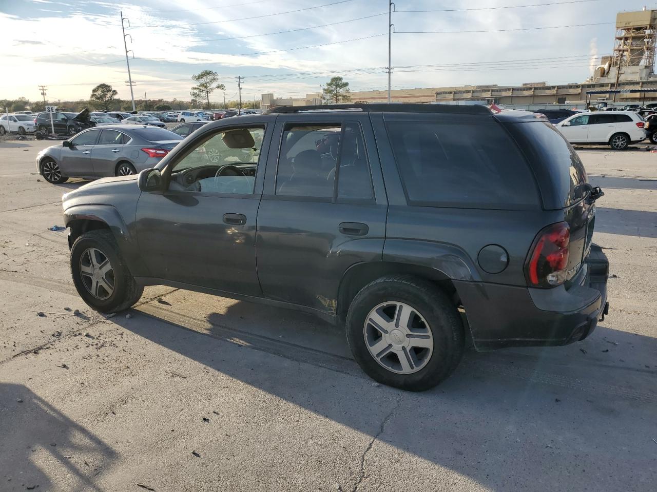 Image 2 of 2005 CHEVROLET TRAILBLAZER LS 2005 with VIN 1GNDS13S252275886