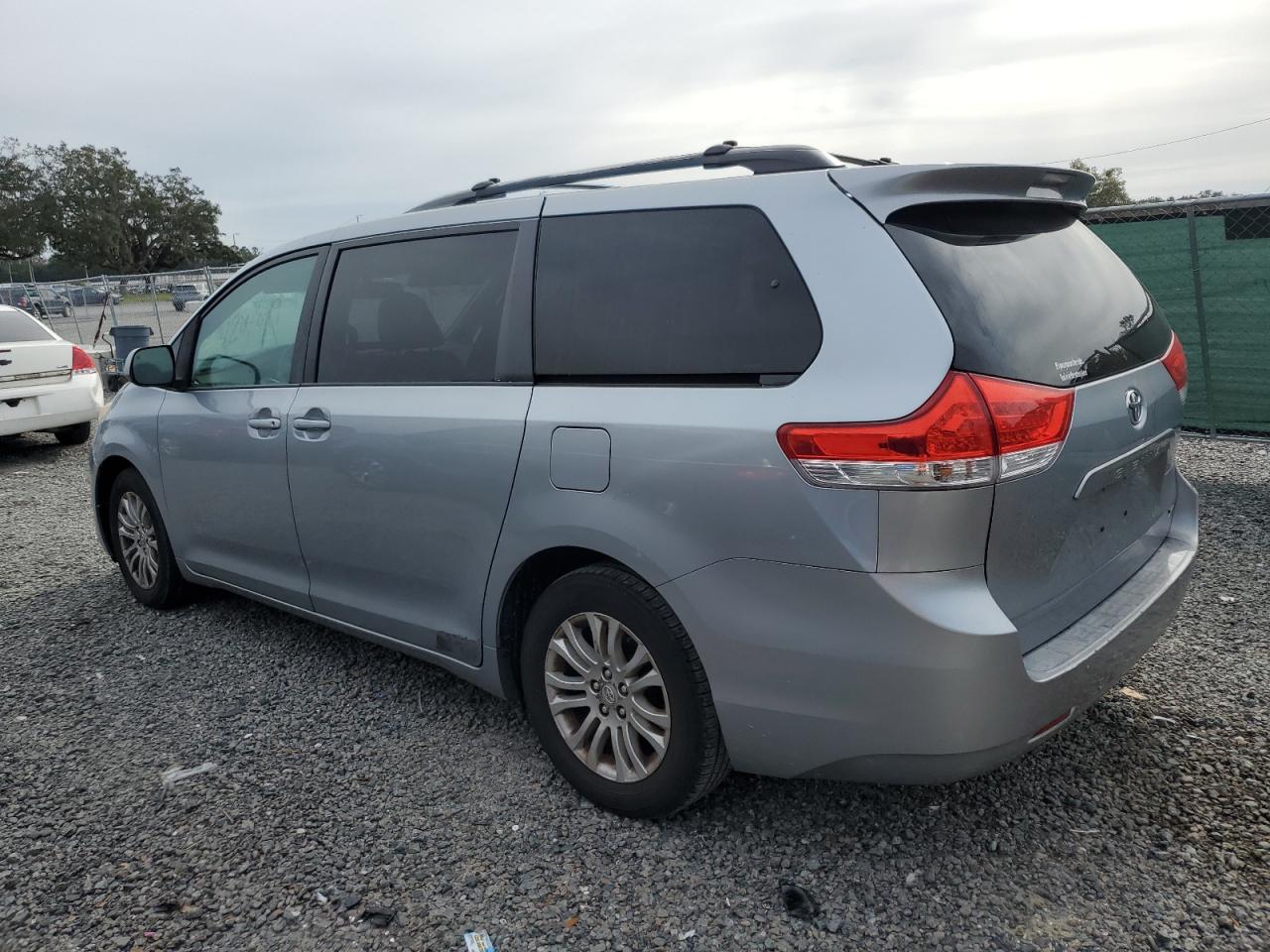 Image 2 of 2011 TOYOTA SIENNA XLE 2011 with VIN 5TDYK3DC6BS075255