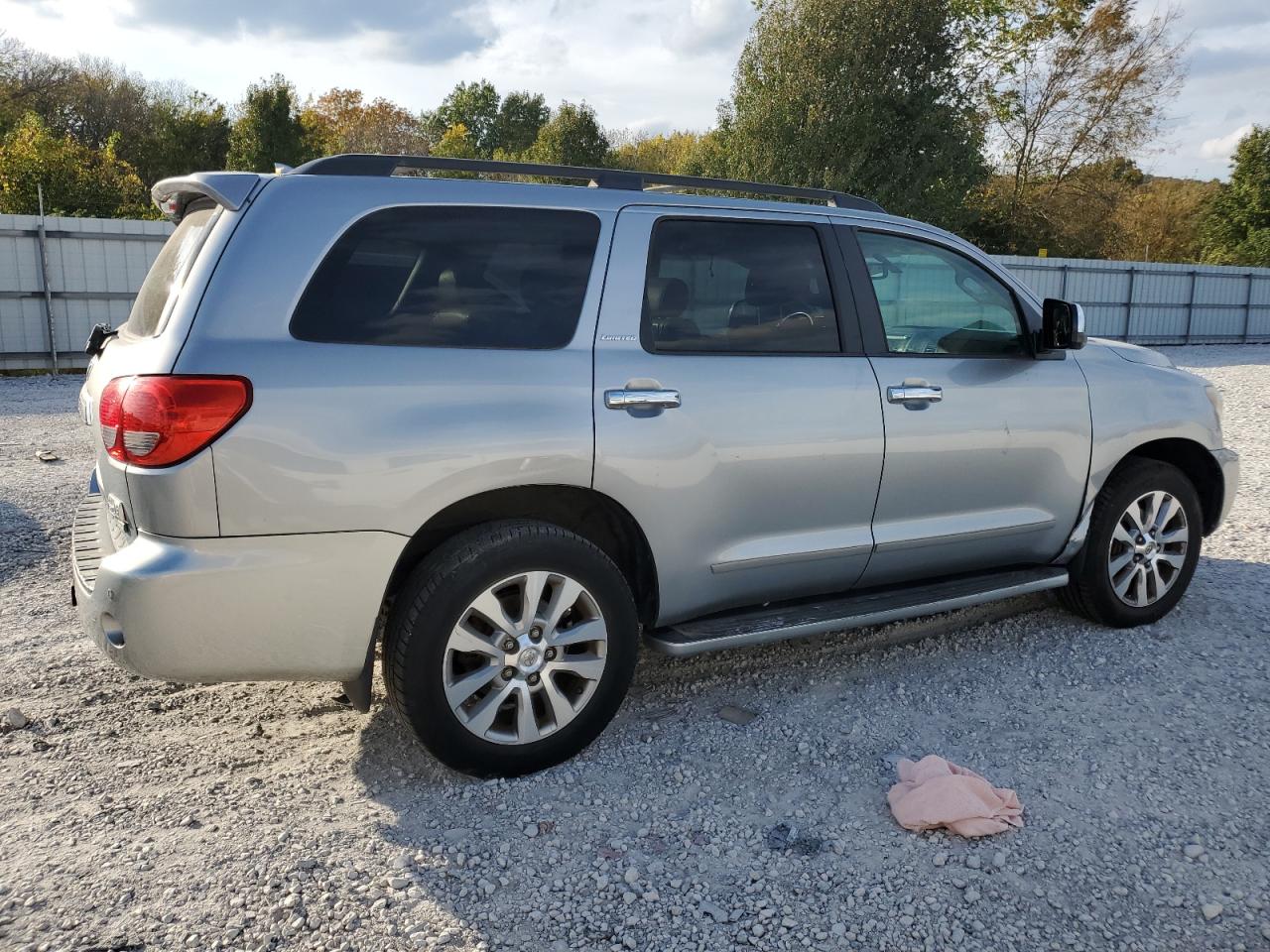 Obraz 3 z 2010 TOYOTA SEQUOIA LIMITED 2010 z VIN 5TDJW5G19AS031261