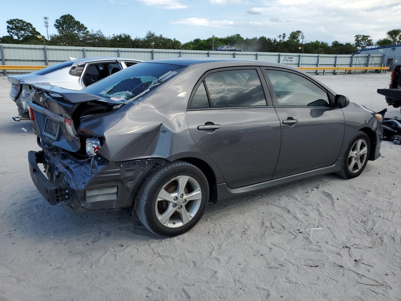 Obraz 3 z 2013 TOYOTA COROLLA BASE 2013 z VIN 5YFBU4EE9DP177814
